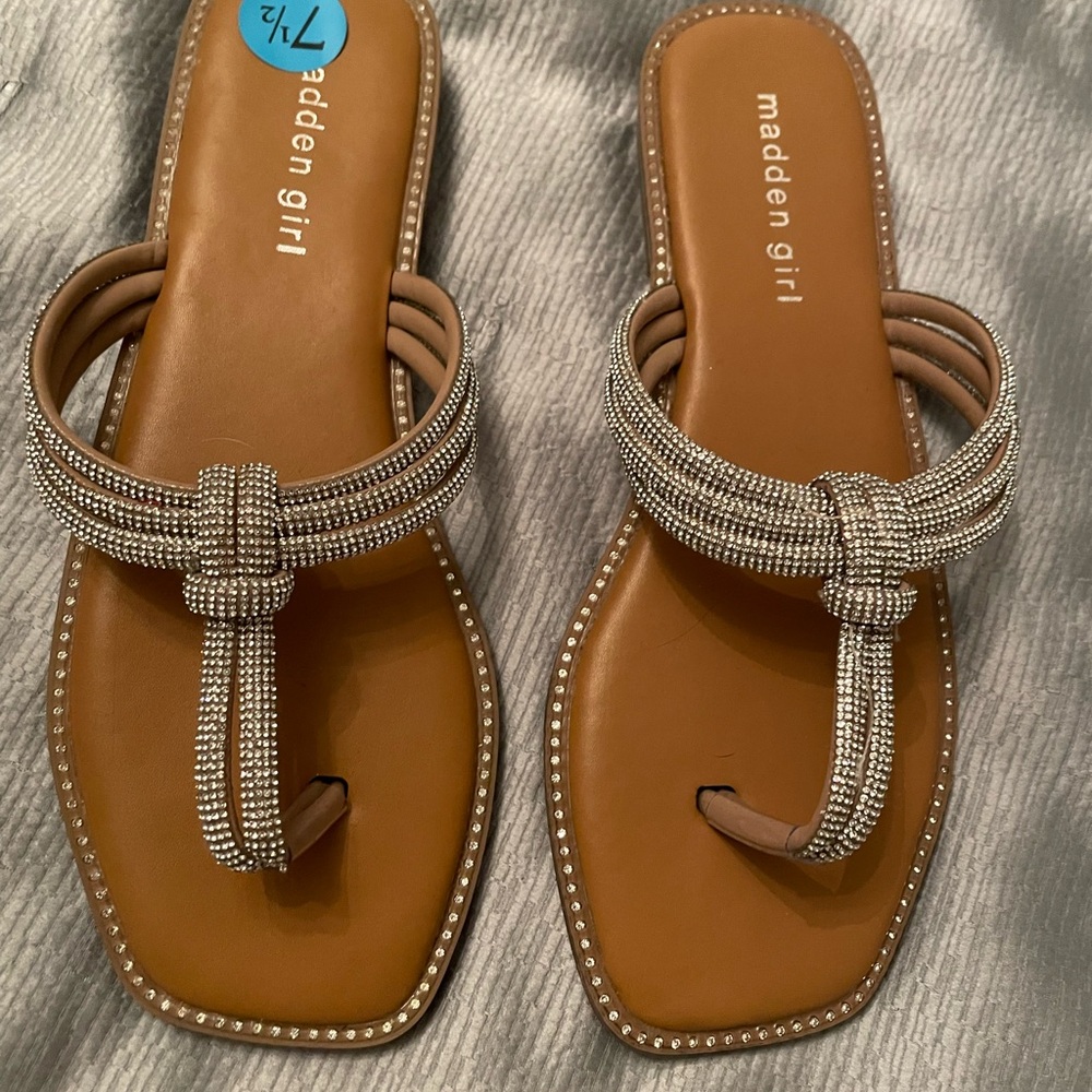 Sandals, flat. Glam